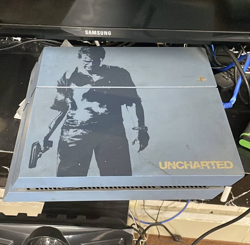 PS 4 with 1 x Controller 0