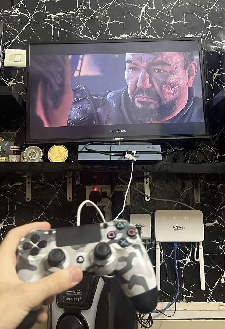 PS 4 with 1 x Controller 2
