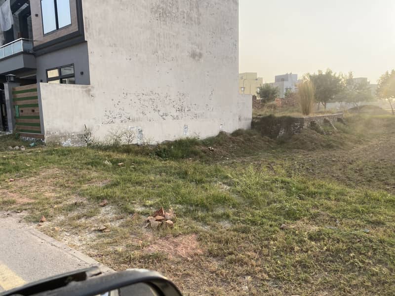 8 marla plot corner 5