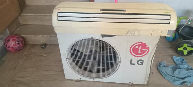 lg ka aik ton ka ac  janven halat me he