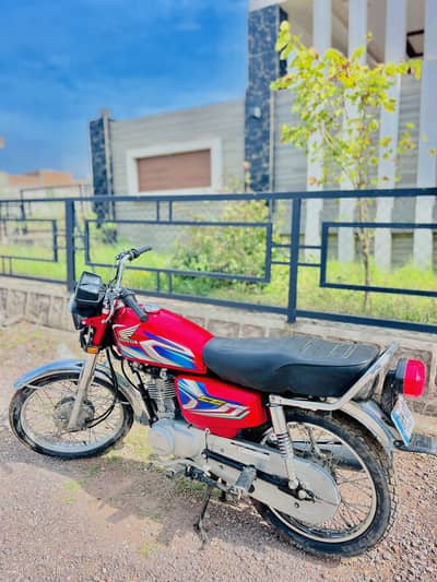 Honda 125 2022 model Islamabad Num urgent sale