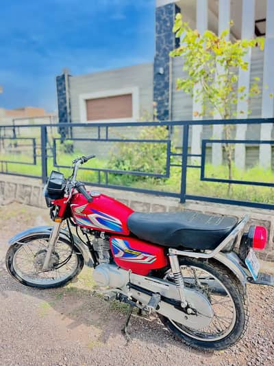 Honda 125 2022 model Islamabad Num urgent sale