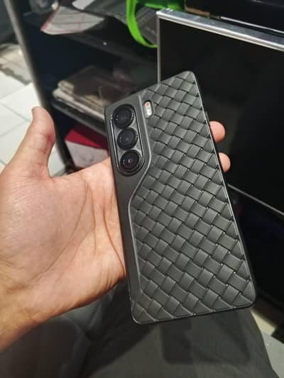 Tecno Camon 40 pro 10 / 10 condition full warranty