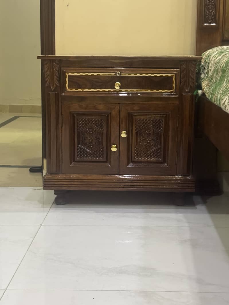 Complete Bed With Dressing 7