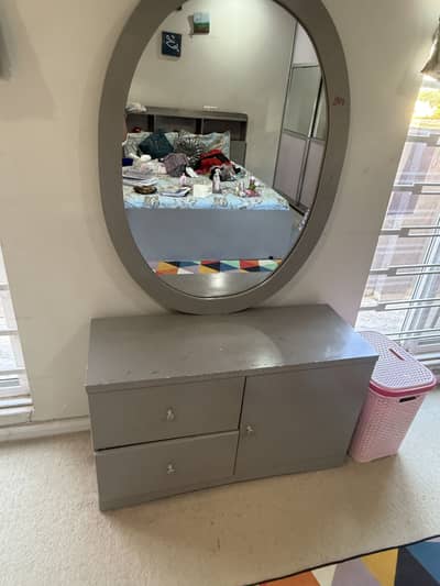 Modern Grey Vanity Dresser with Mirror – Spacious Storage