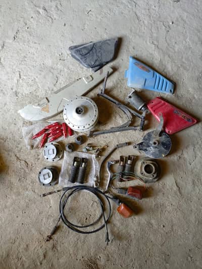 Suzuki GS 150 Parts And MB 100 Side Cover