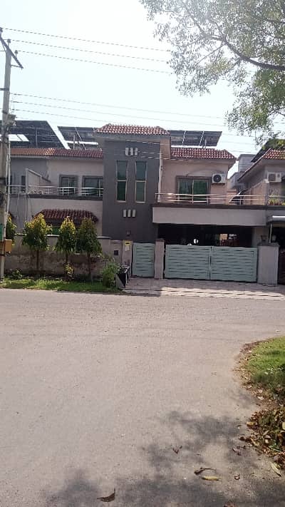 Solar House 5 Bed House Available For Sale In Askari 11 Sec-B Lahore