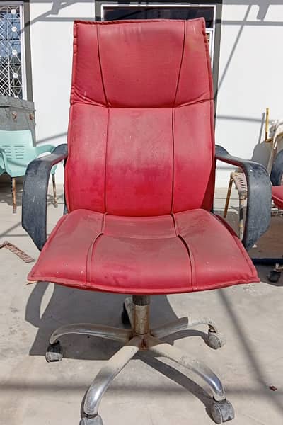01 Executive &  02 Visitor Chair for Sale