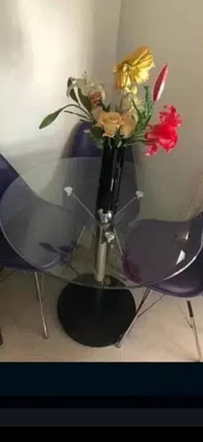 dinning table with three chairs