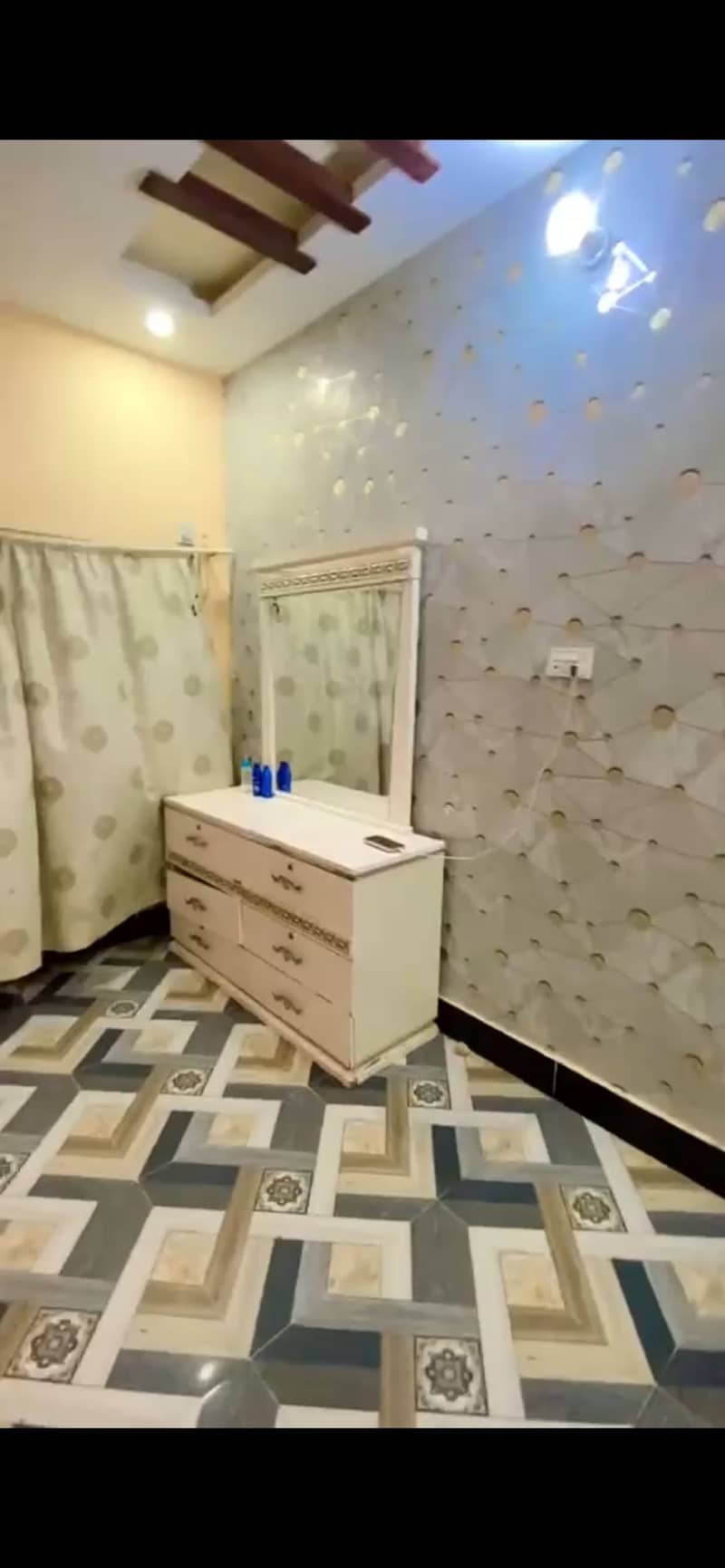Bed, dressing table 0