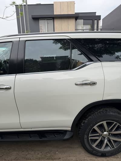 Toyota Fortuner 2.7 Petrol Engine 4x2 Push Start Islamabad Registered