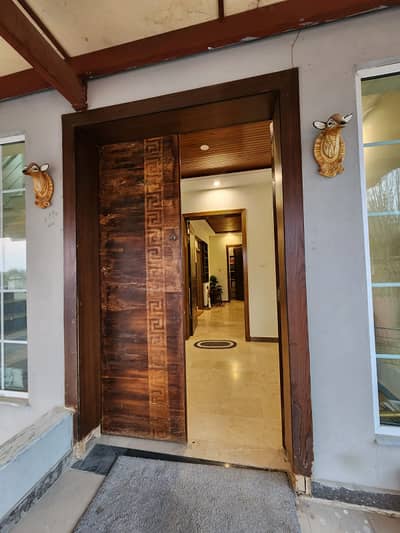 A Beautifull 17 Marla House Available For Sale in B-17