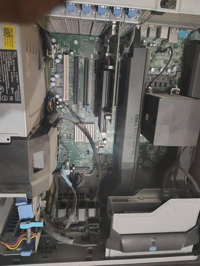 Dell T3610, 32GB ram with 2gb amd GPU & 256gb SSD. Full set