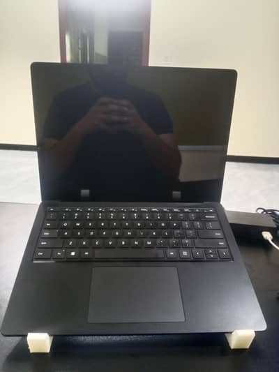 11th Gen i7- Microsoft surface 4