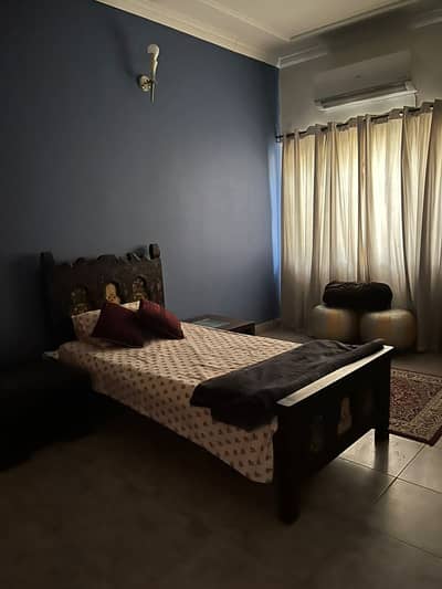 Furnish room available in G11/1 for job holder lady