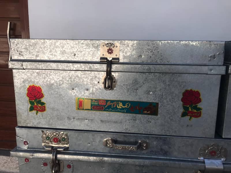 پیٹیاں 2 ٹرنک 1 ڈرم آٹے والا2 1