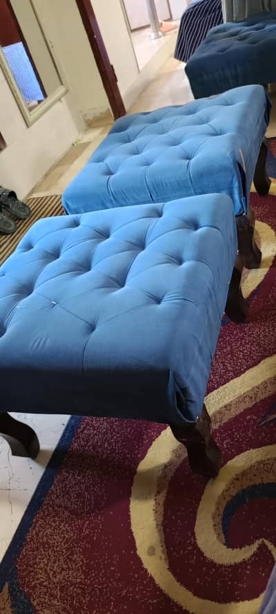 4 seater sethi with side table