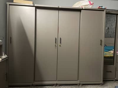 Bedroom set for sale in very good condition