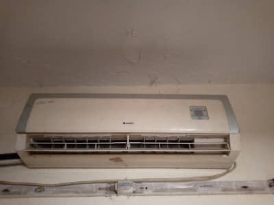 Selling the air conditioner in better condition