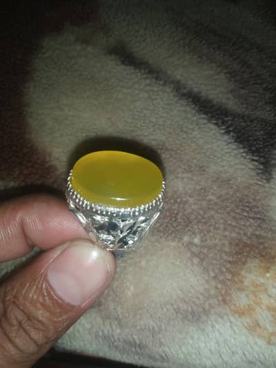 zard aqeed stone ring