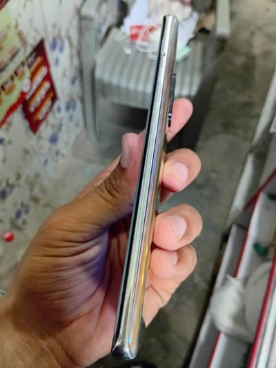 one plus 8.8gb 128 gb 03044425682
