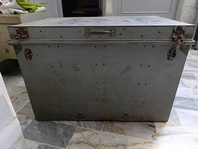 Metal storage box