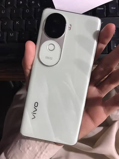 Vivo V40e 5G (256GB) – Lush Condition | Scratch Less | Full Box Pack |