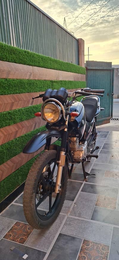 YAMAHA YBR 125 G Top Variant