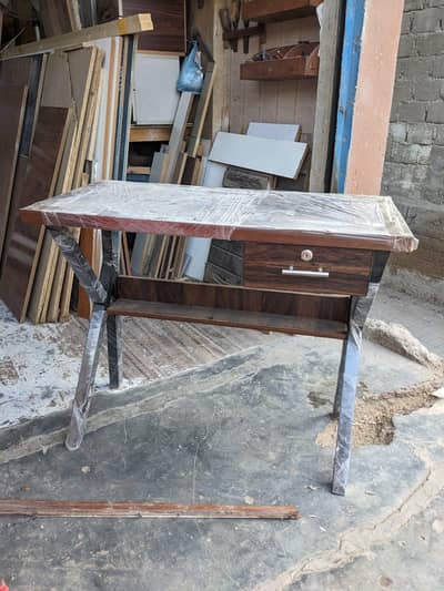 3ft Office Table with Lockable Drawer