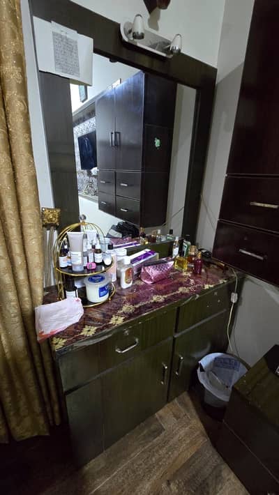 Modern Dressing Table with Mirror & Cabinets – Solid Build