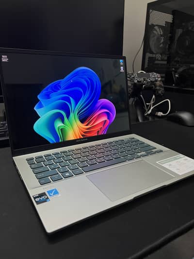 Asus Zenbook 14 Oled- i7 1260p - 16gb - 512gb - 2.8k Display