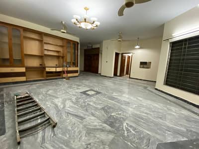 60x90 0ne Kanal Upper Portion With Separate Gate Servant Quarter Available On Rent Located In I-8