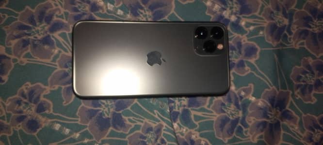 iphone 11pro 256 bai pass battrey change 83%