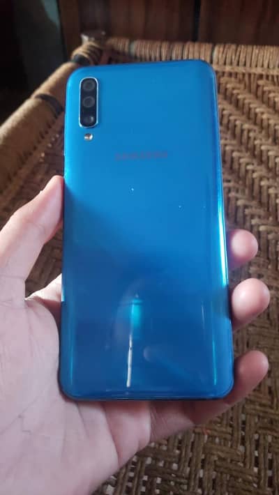 Samsung a50 4 128 contact on wattsp 03413121645