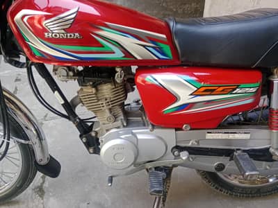Honda 125 22/23 model red
