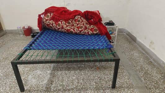 just 1 month used  Bazar wali charpai se 2 gunah wazni Hy  aur chorai