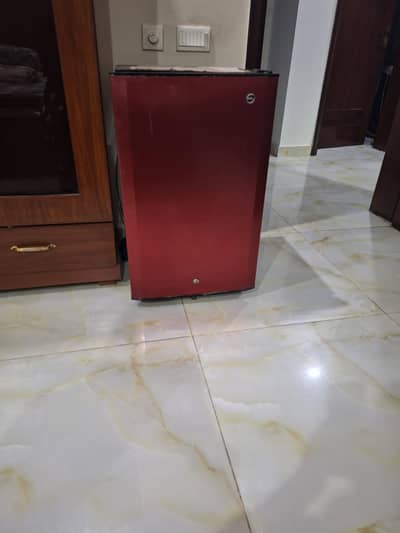 Room, half size Pel Refrigerator with freezer