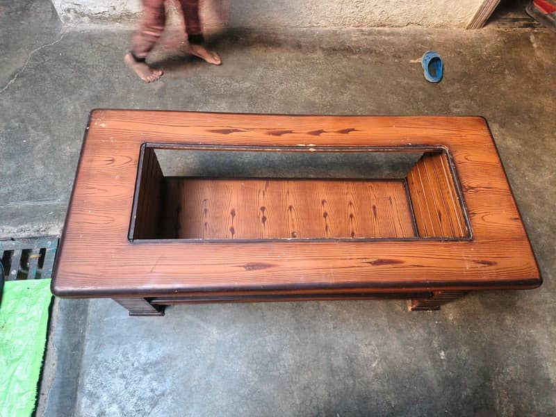 Table without mirror 0