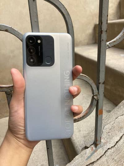 TECNO spark 8C  4gb 128gb 10by10 silled pack All okay