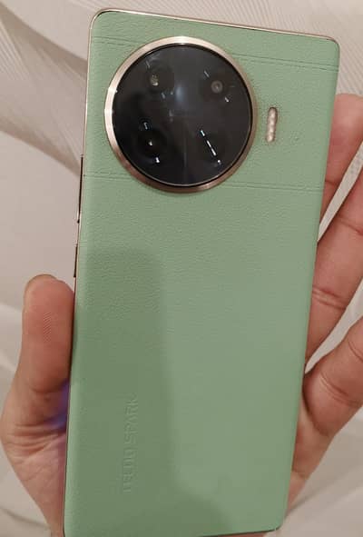 16Gb + 256Gb 108Mega pixel Camera