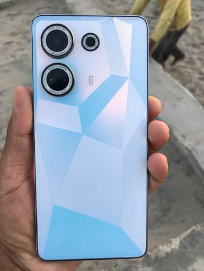 Camon 20  -- 8+8 -- 256