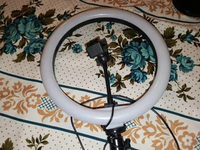 ring light with tripod stand