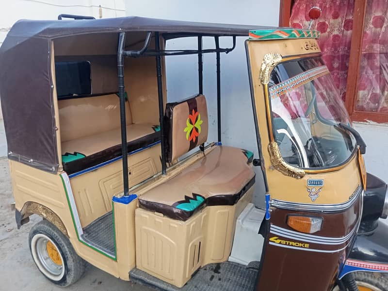 سازگار کا رکشہ ہے 2016ما ڈل ہے 1