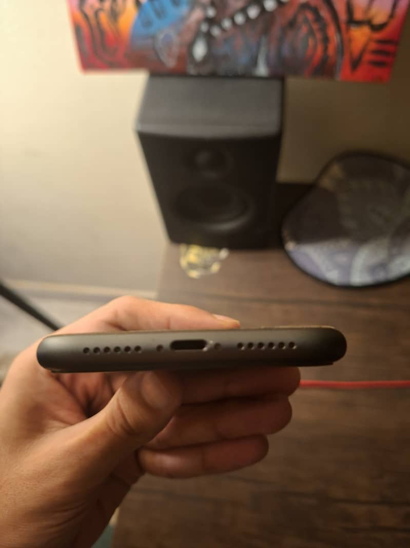 Apple iPhone 11 4