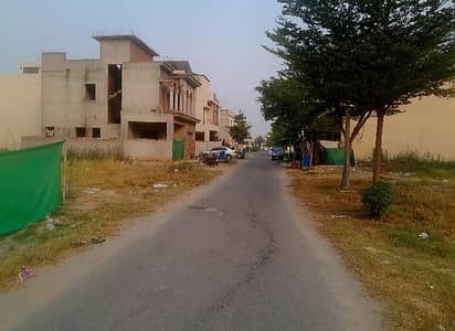 Prime location 8 Marla residential possession plot