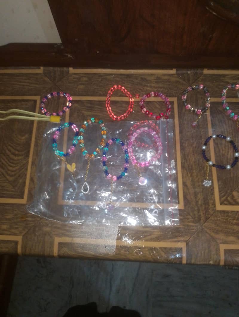 bracelets 0