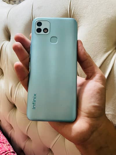 Infinix Hot 10i. 4/128 gb. Ladies used. Urgent sale