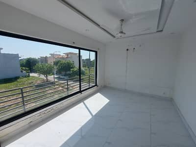 ORIGNAL PICTURES 5 marla recently VECATE