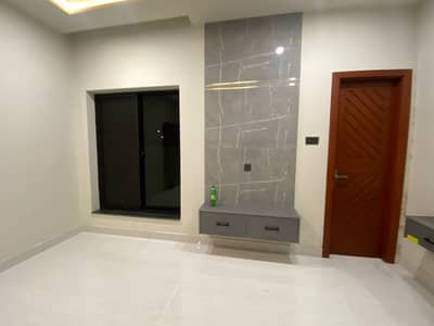 10 Marla House available For Rent ''B" Block