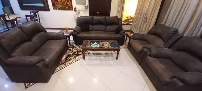 7 Seater Japanese Leather Sofa Set (3+2+1+1) – Excellent Condition
